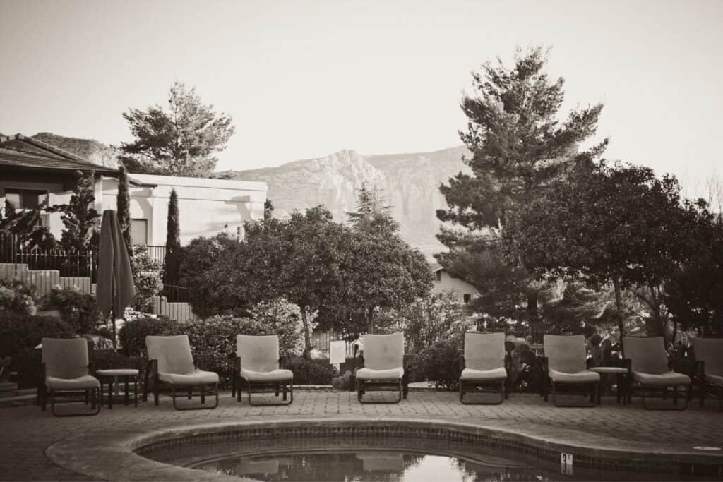 A serene poolside view with Sedona's majestic mountains in the background, epitomizing relaxation on a babymoon in Sedona