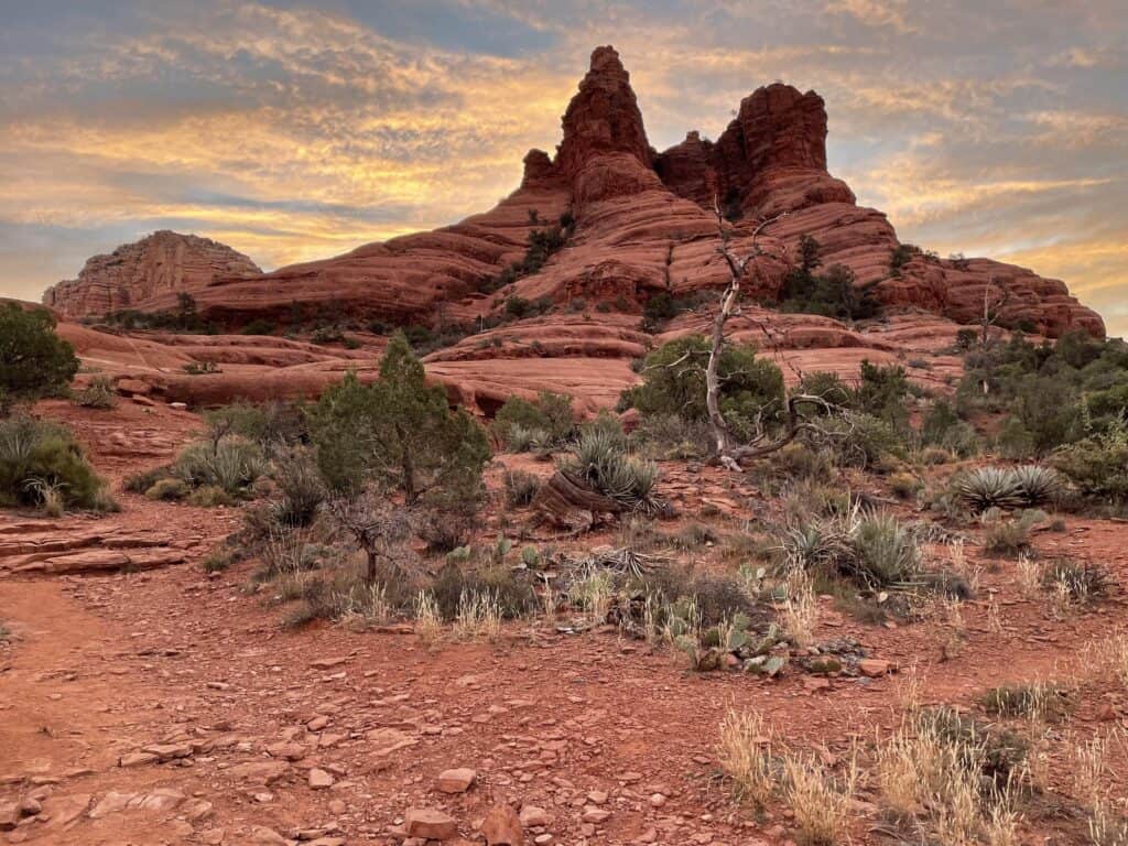 Breathtaking sunrise over the red rock formations of Sedona, offering a serene start to a day for a babymoon in Sedona.